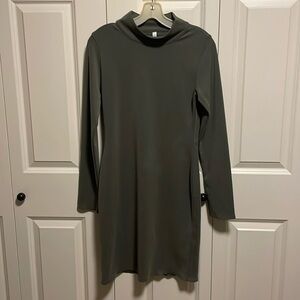 SevenDiamonds Long Sleeve Green Turtleneck Mm Dress